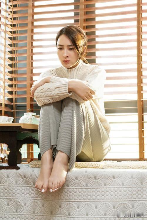 马苏的美脚和颜值太美啦，并存的美令人窒息。