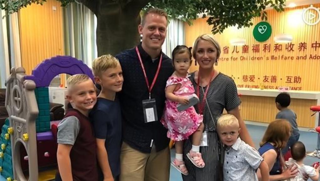 美国司法部又公布了海量的爱泼斯坦相关调查材料，看完后最让人心疼的，却是8.2万人