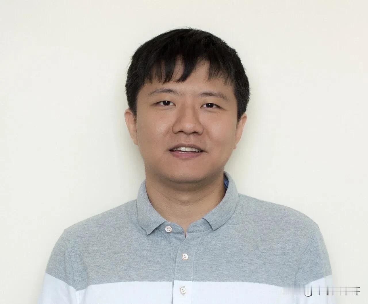 从王虹和邓煜接受采访时的表述原话来看，他们短期内回国执教的可能性并不大。邓煜