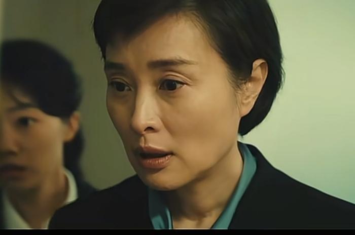 《交锋》大结局最离奇的一幕：蒋在珍死而复生，她在和已经两鬓斑白的吴声来打电话