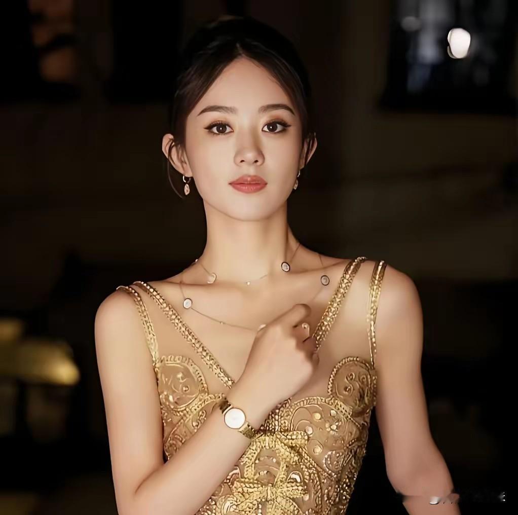 赵丽颖被紧急送医，最担心她的，除了亲人，就是下面这三位挚友了：1.闺蜜周放