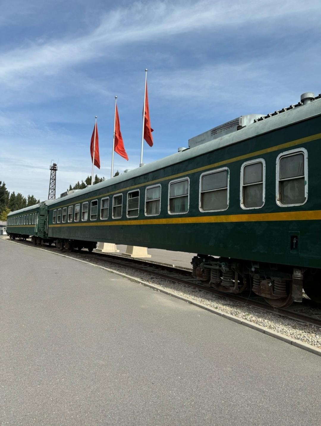 同样是购票12306与第三方平台有何区别？12306是铁路唯一官方售票平台，第