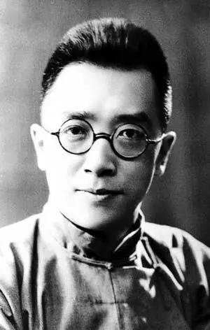 我们中华民族是一个懂得感恩的民族，感谁的恩？当然是父母的养育之恩，当然是感国家的