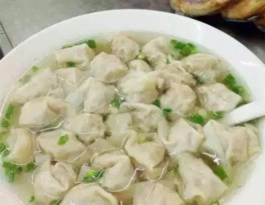 西毒疯了，却只记得找儿子。江湖人怕欧阳锋的蛇，怕他的蛤蟆功。但没人知道，他最