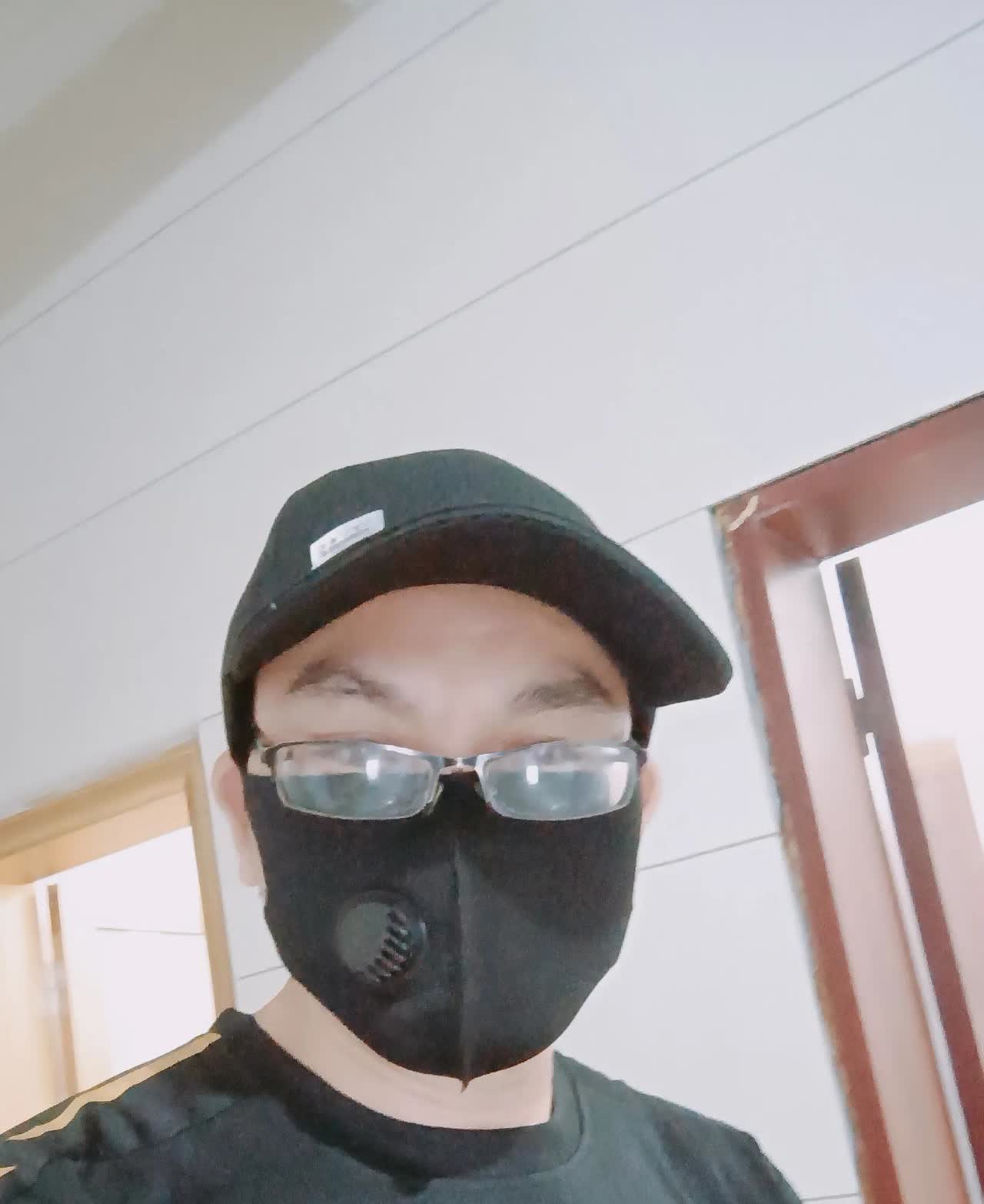 沾上赌博恶习真的太可怕了。我身边好多人都被赌博毁了。有个表姐，一开始小打小闹，每