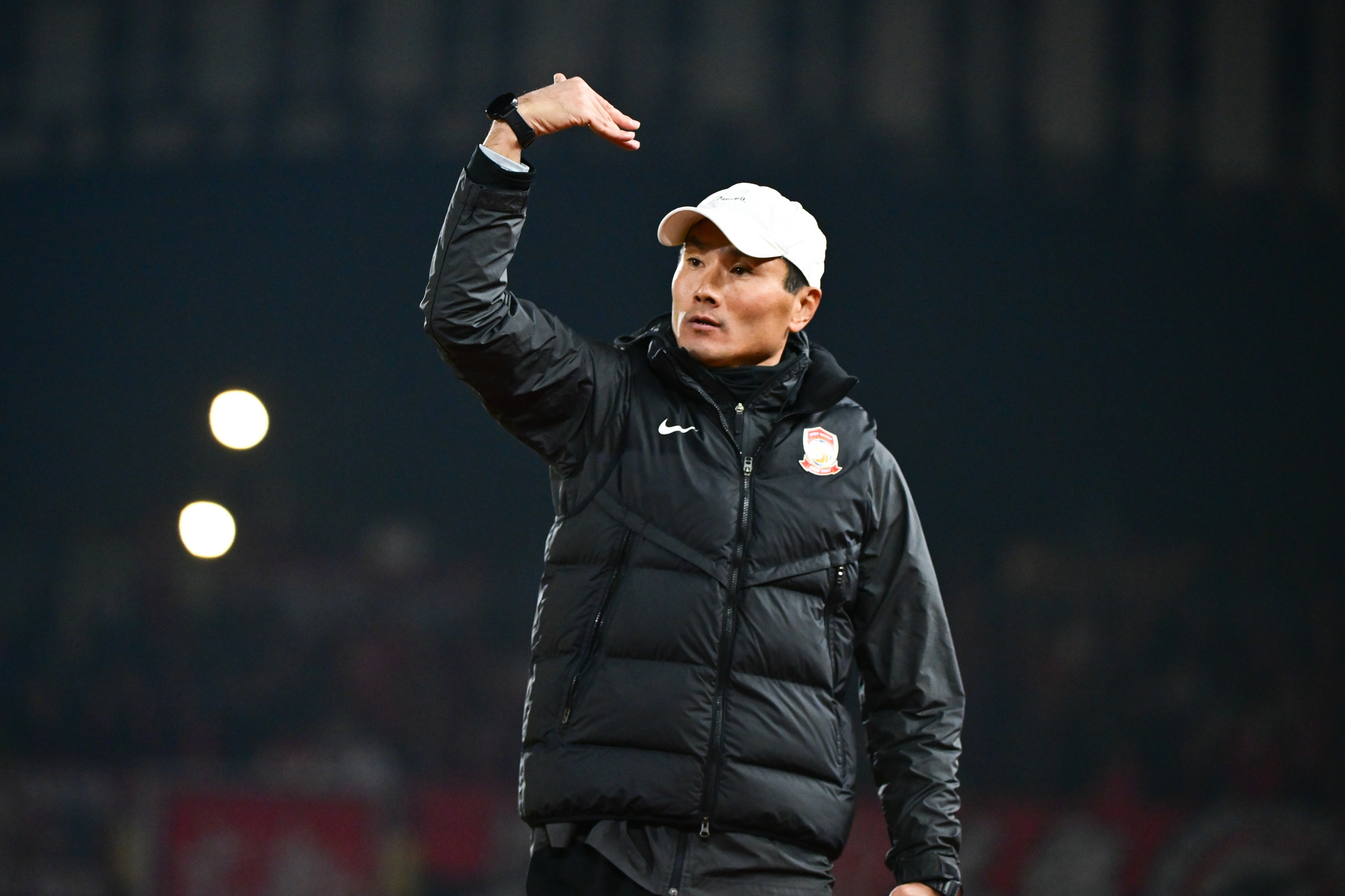 邵佳一年薪封顶100万! 媒体人: 拿不到100万, 而且据说也不是长约