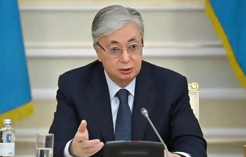 从过渡总统到权势滔天，托卡耶夫会是下一个普京吗？下一普京即将诞生？哈萨克斯坦修宪