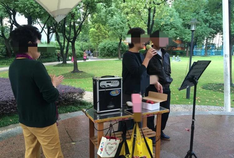 有人说除了暴走团占道扰民让人讨厌之外，还有一个让人讨厌的就是公园里边拉个音响，用