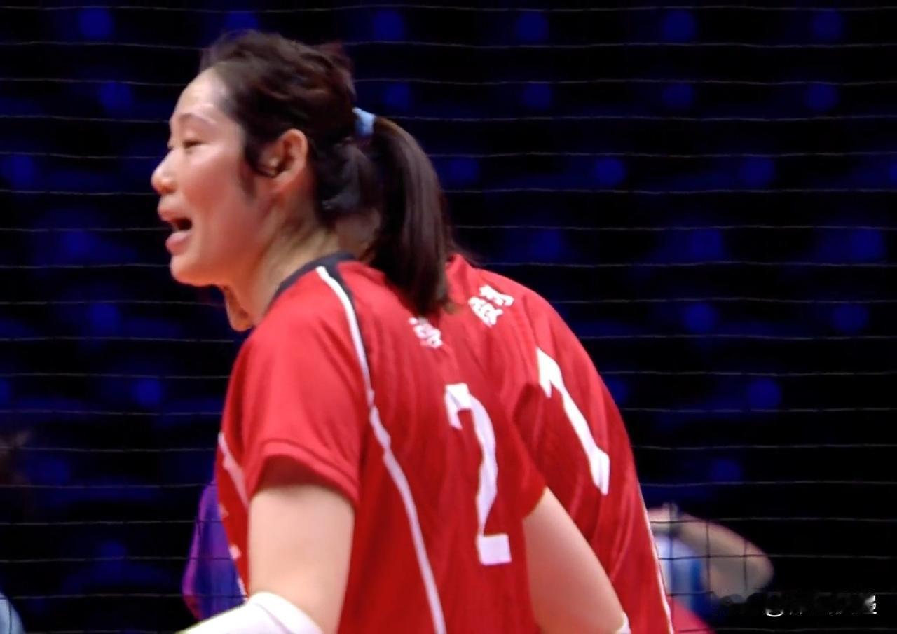 河南女排三连胜锁定小组赛出线权！！！十五运女排小组赛A组，河南女排在朱婷的带领下