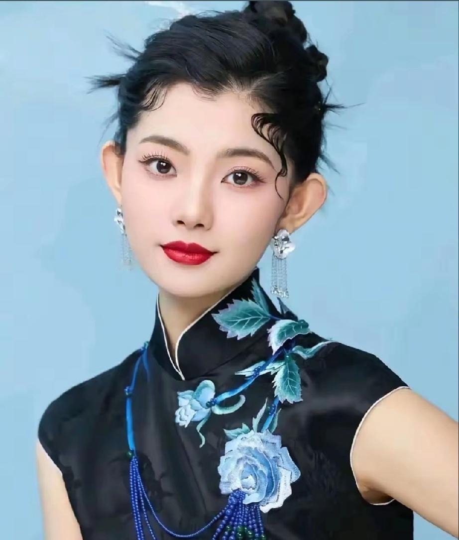 日照姑娘赵娜,勇夺第73届,环球小姐中国区总冠军,天艺之星超模。