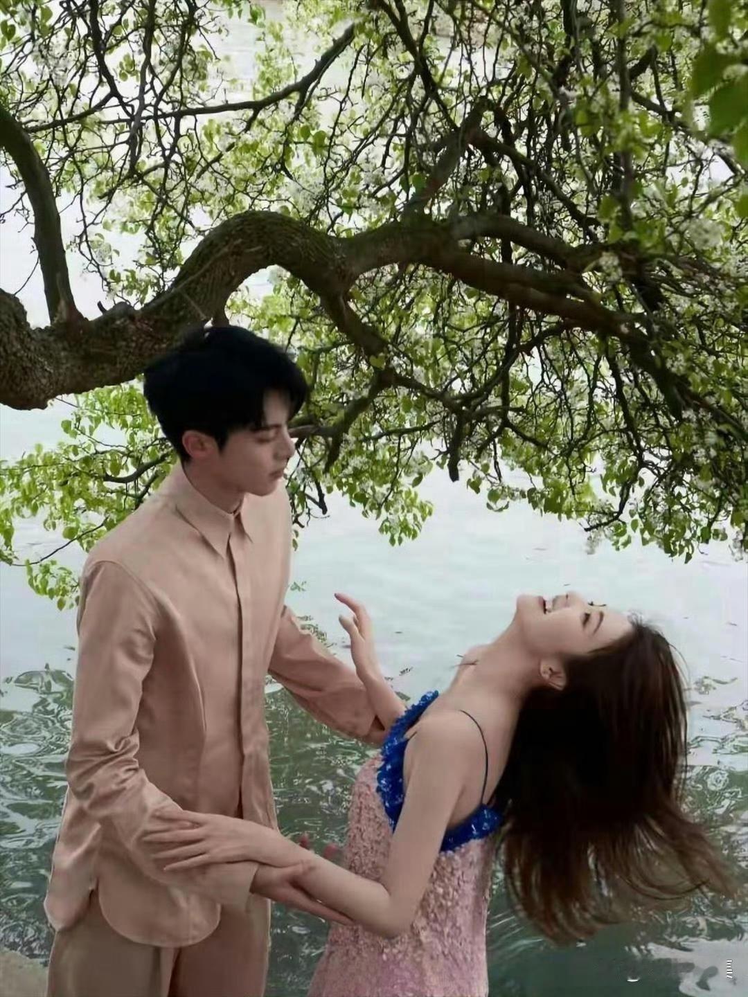 感觉王鹤棣多多少少都对她动过心吧​​​