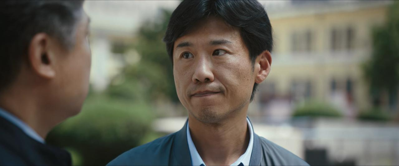 在电视剧《低智商犯罪》中，张一昂明明立下大功，为什么没有升职，反而调到后勤处，原