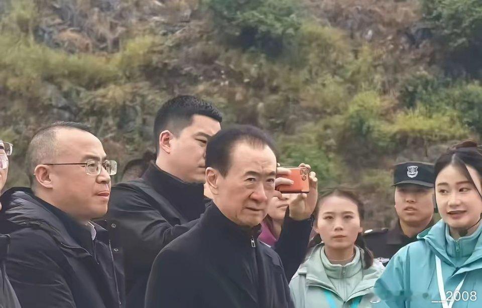 72岁的王健林，仍在市场考察一线这精神状态确实佩服！