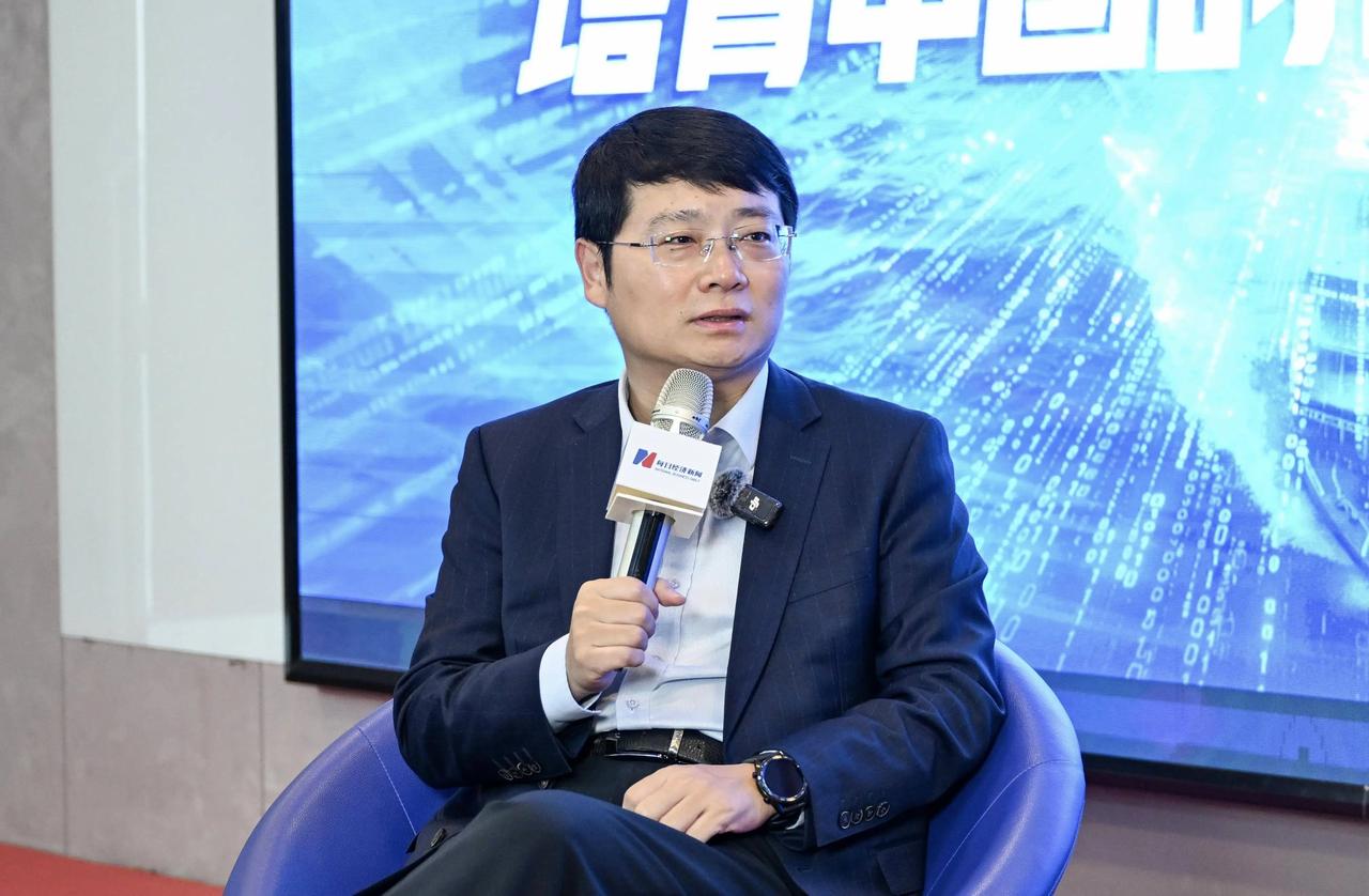 AI本事越大，你越得稳住。因为这一轮造富，压根不是给你准备的。在最新一期《探