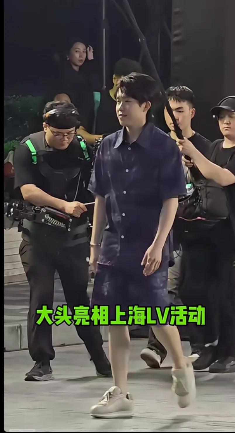大头出席上海LV活动，这气质一点不输男明星秒杀内娱，果然还是头哥最厉害那么