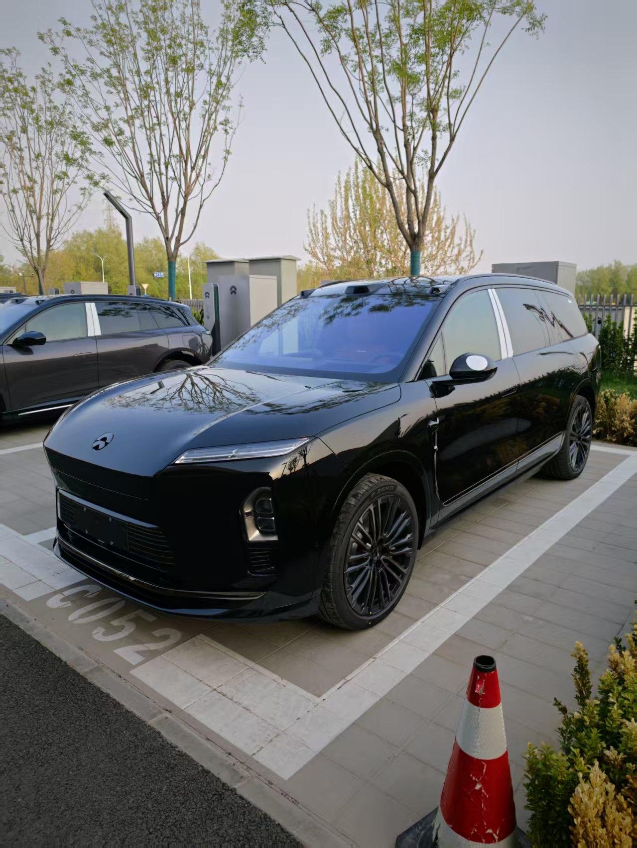 一台车，7个月狂揽400亿，那就是蔚来全新ES8。今天，开启交付的215天，