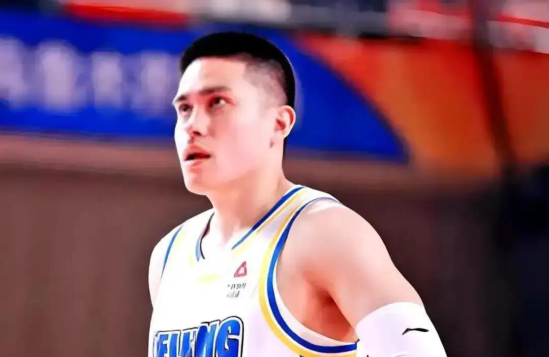 北京队三连败后，有人算过没？再输两场就掉出前四昨晚输给浙江后，更衣室安静得