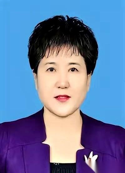 在体制内，一个1968年出生、内蒙古小县城出来的女干部，能走到哪一步？如果她的资