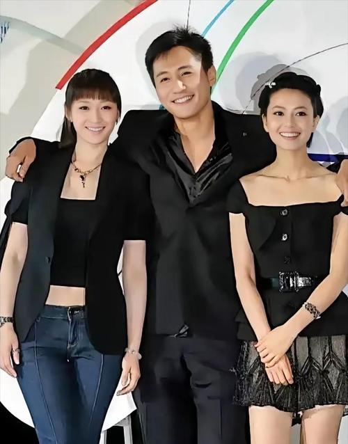 三星同框：我认出了眉欢眼笑、英姿昂藏的影帝刘烨，也认出了柔发覆额、楚腰卫鬓的李小