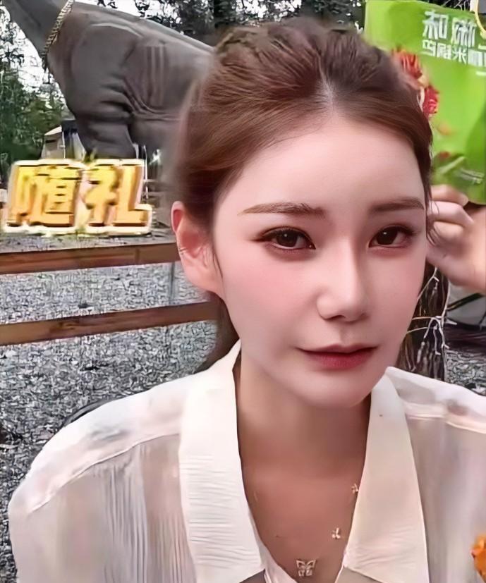 终于知道汪小菲为啥会娶马筱梅了。不是图她年轻漂亮，也不是图她的户口，而是马筱