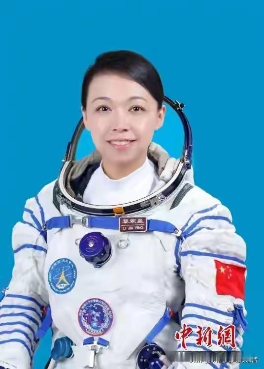出发去太空前，黎家盈给三个孩子布置了一份特殊的“作业”：每人每月给她写一封信。