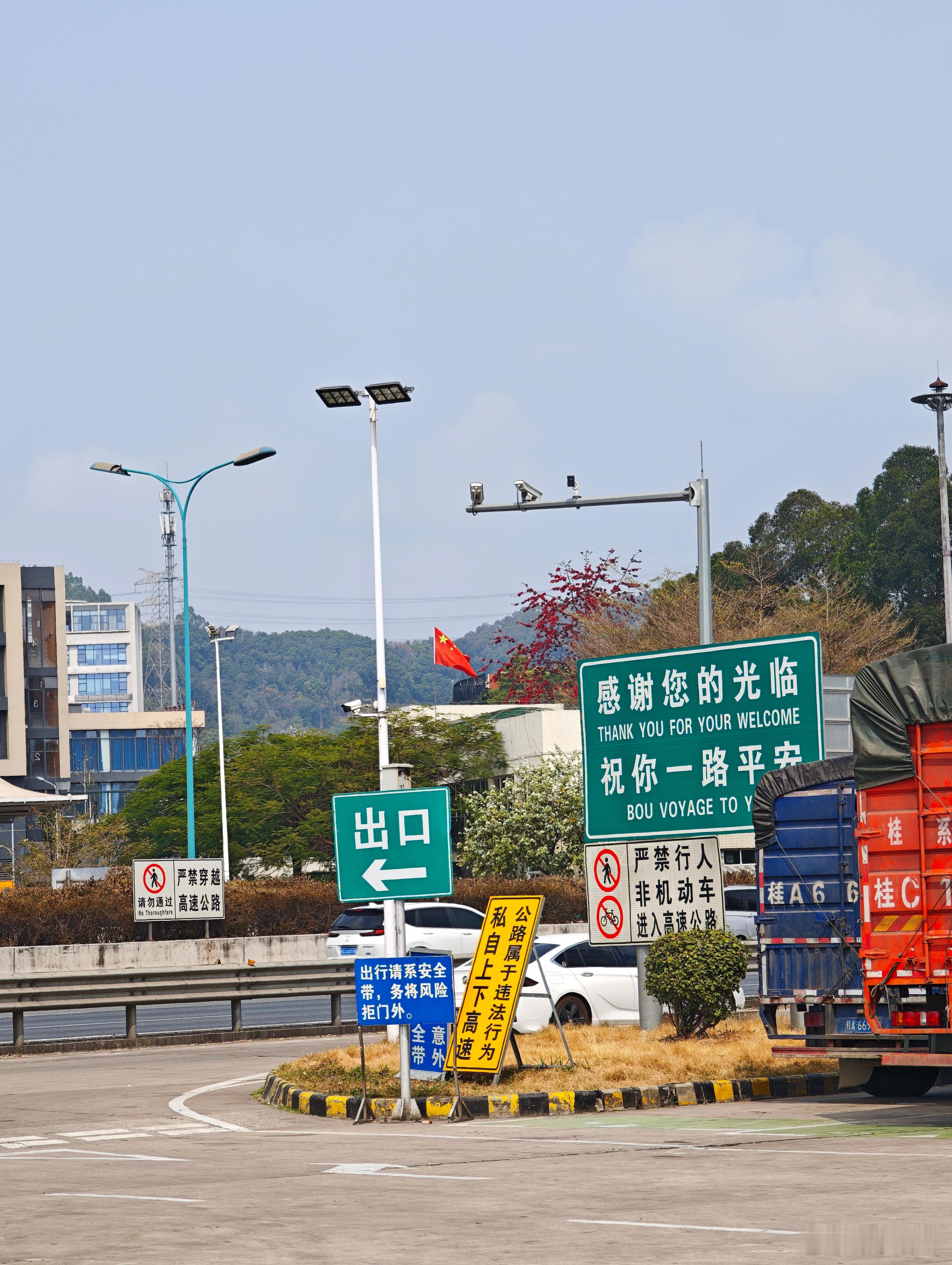 高速堵车原本20个小时的路程，我在路上足足花了2天，49个小时，我说什么了？心态