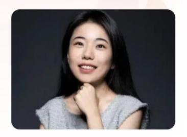 蒋方舟，被称为中国文学天才少女，年少成名红极一时。7岁动笔写作，9岁出版散文集，