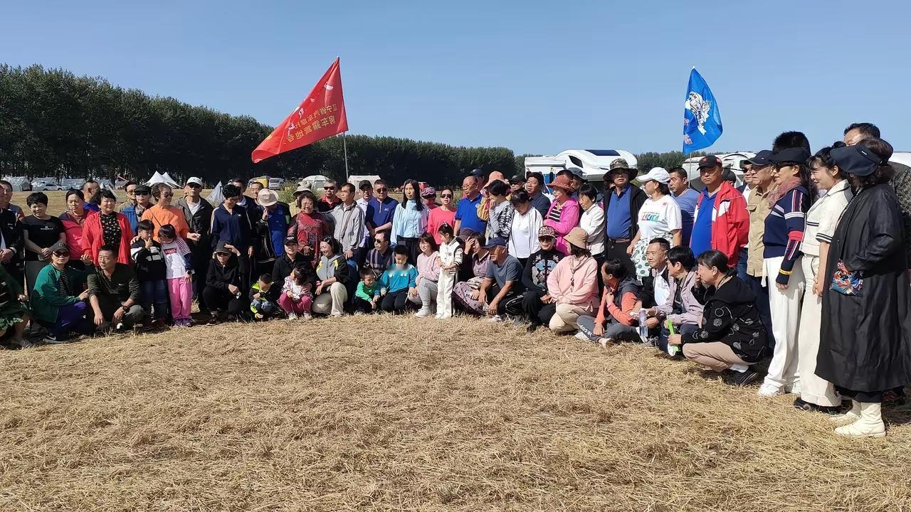 最近琢磨过没，路上那些“此生必驾318”的车贴，是不是见得少了？反正我觉着是