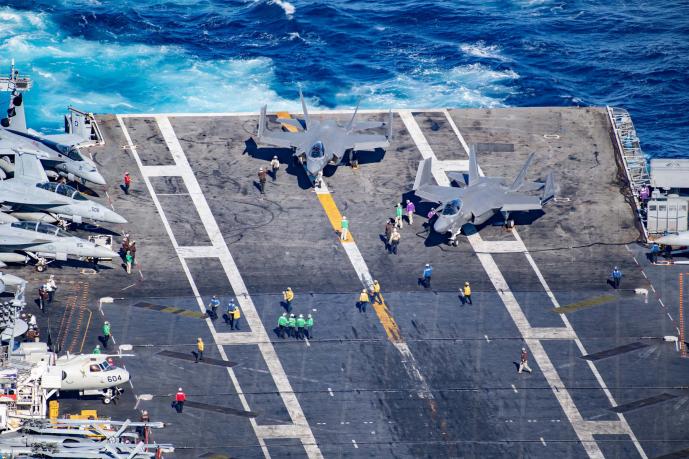 美军福特号至今弹射不了F-35，辽宁舰的歼-35已经上甲板了。 事情正在变得