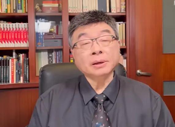 邱毅教授爆料说赖清德发动“大罢免”的主要目的就是要夺回台湾“民意机构”的控制权，