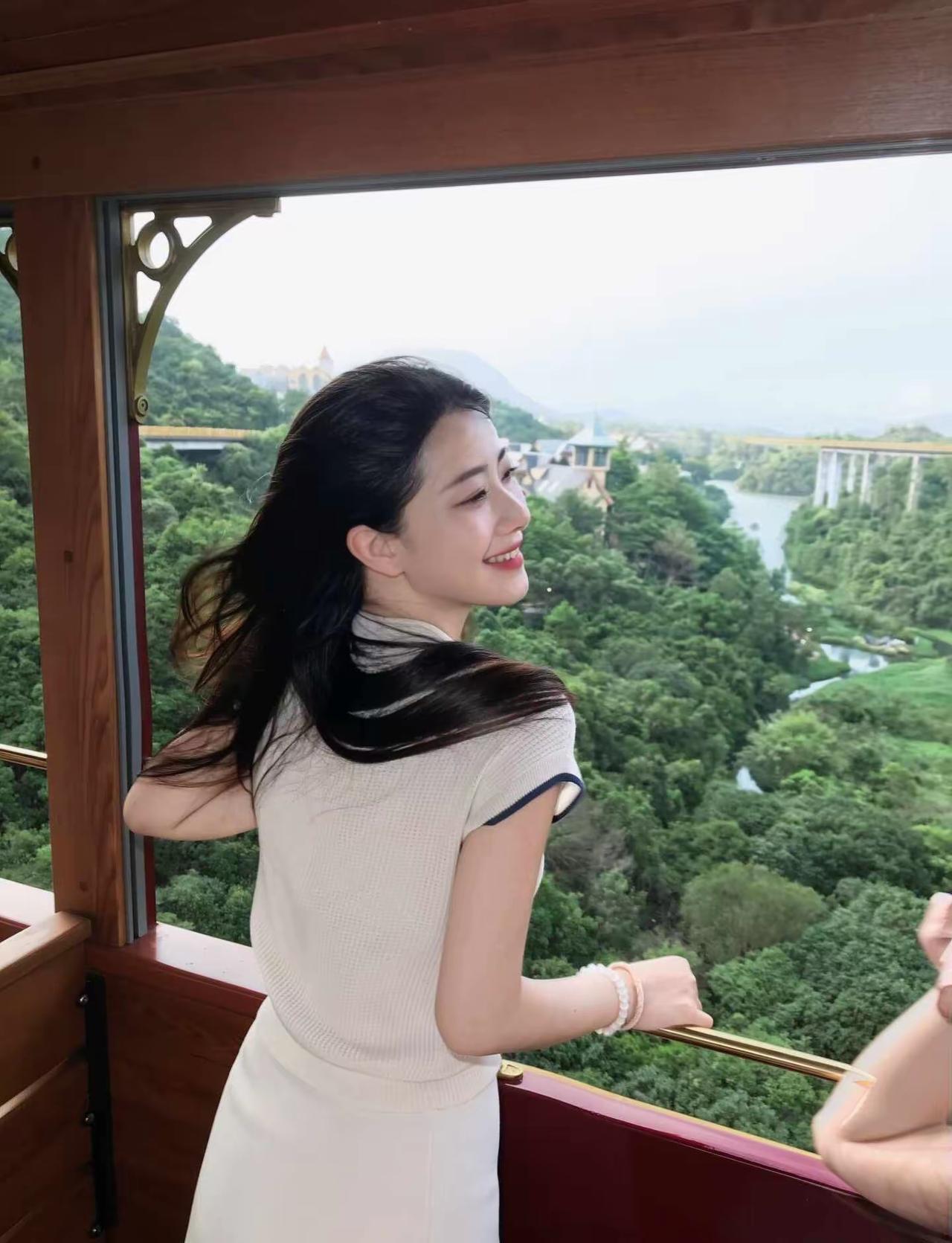 什么才是女性最美的优雅气质第一，颜值第二，身材低俗，穿搭并列第一。人靠衣裳马靠鞍