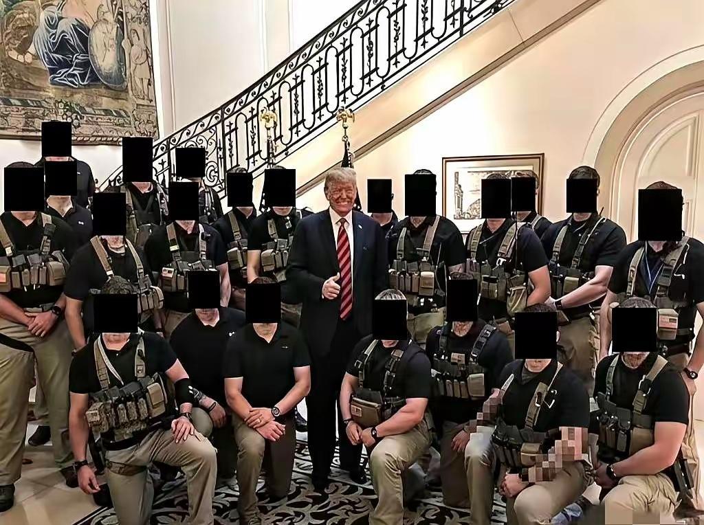 一张照片，撕碎了多少军迷的幻想！美国总统身边站着的这群“三角洲”硬茬子，没有电