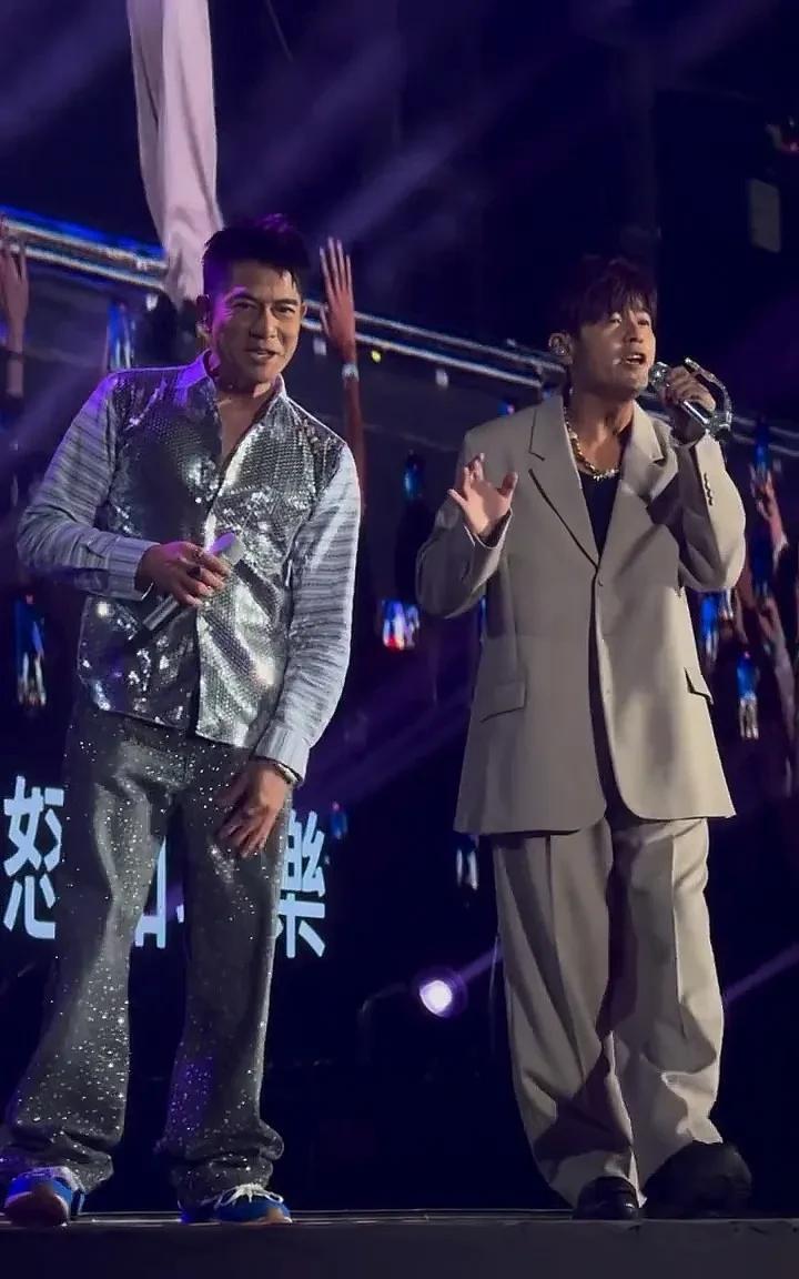 万万没想到，60岁的郭富城，重新定义了什么叫“老头乐”！先是小娇妻方媛，喜怀三