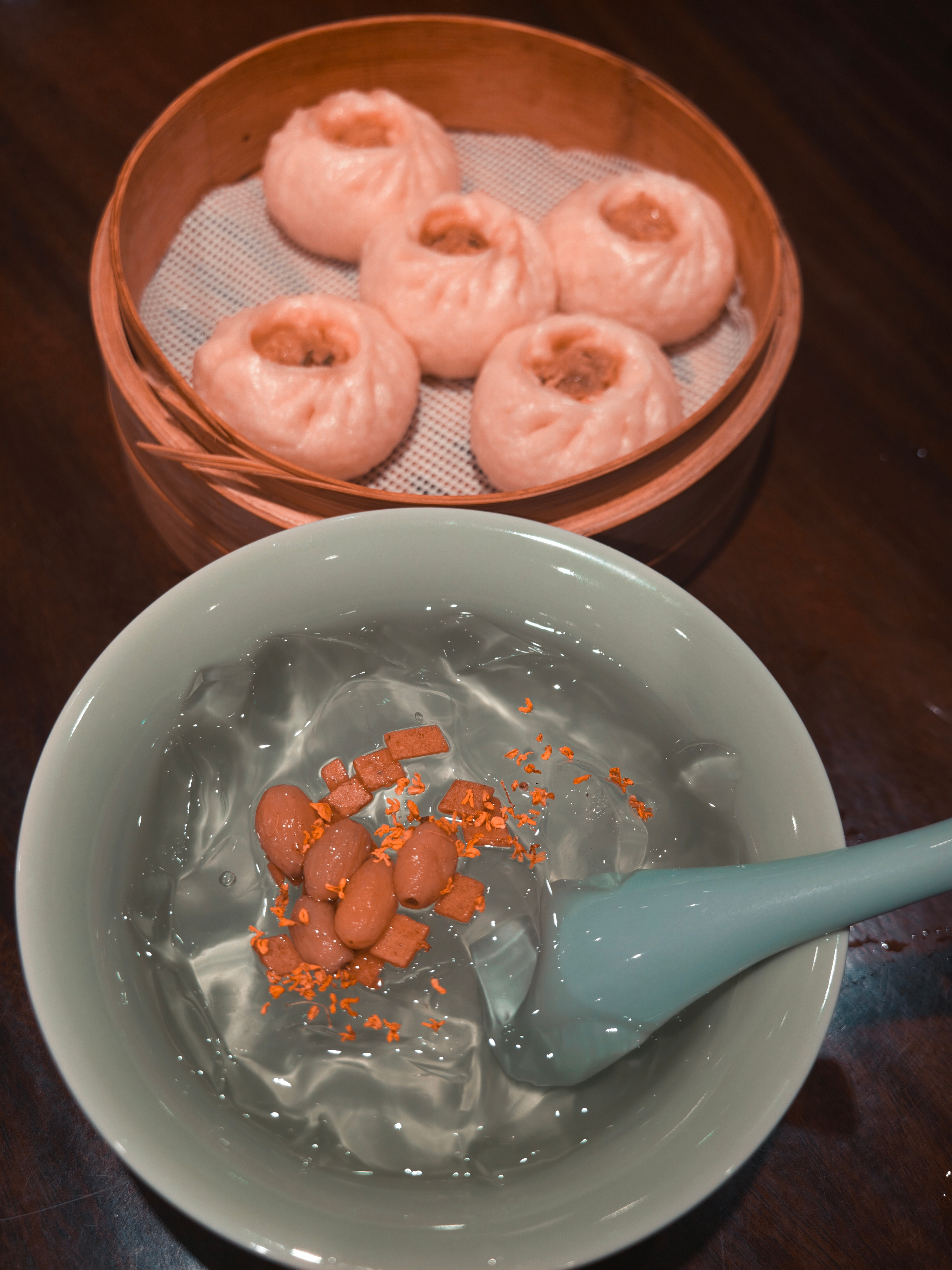 难得吃个夜宵！夜宵吃什么胖就胖点吧，夜宵的小笼包味道还是很不错的宁波·老清朝