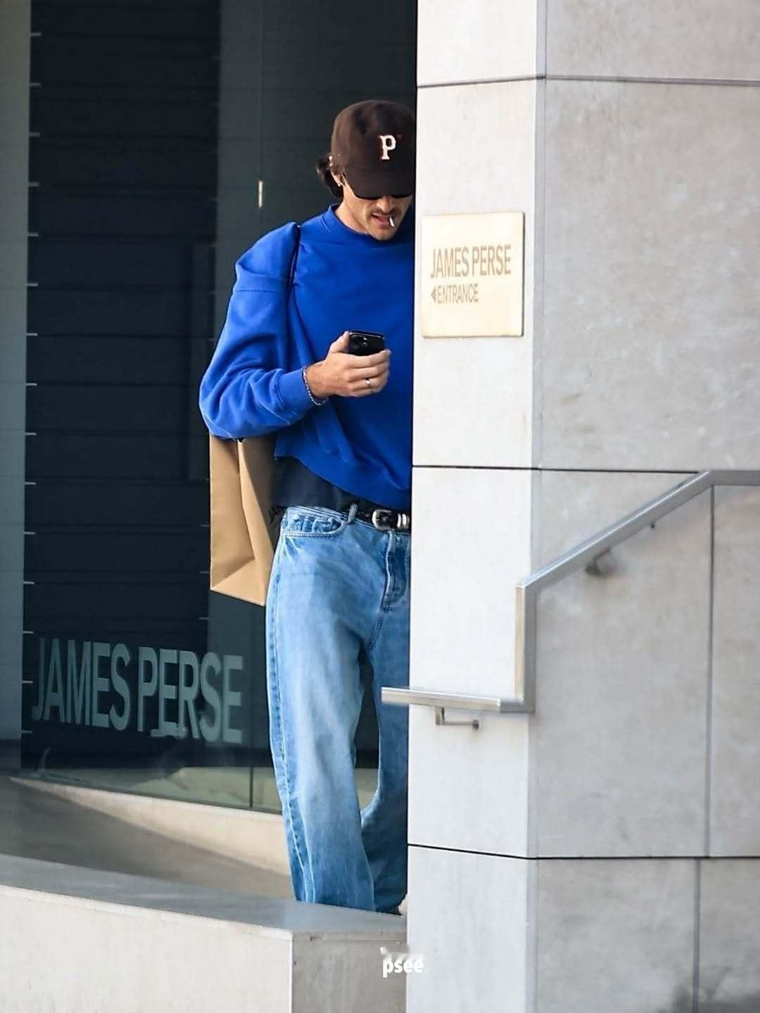 《亢奋》男星雅各布·艾洛蒂新街拍穿搭