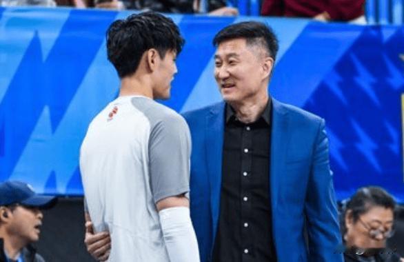 感激！曾凡博谈杜锋指导：“杜导一直都是我非常尊重和喜欢的教练。”“他也总