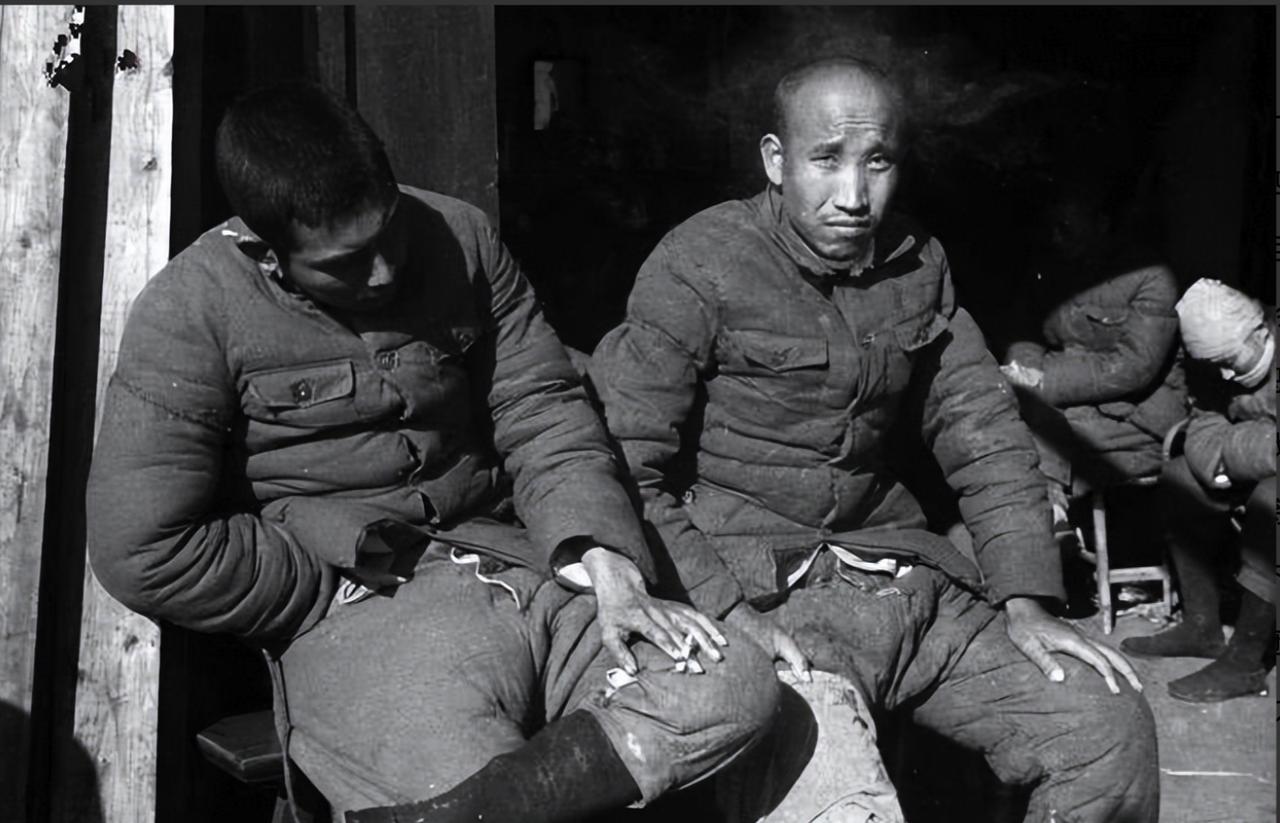 1947年，被俘军官，偶遇彭德怀，看到他的穿着后，眼睛瞪得老大，仰天长叹：共军确