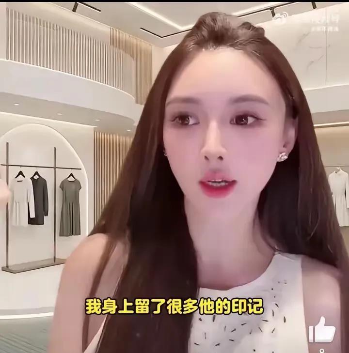 孩子才满月，爸就跑了。​叶珂直播亲口承认：黄晓明提分手，在她孕期。这说明黄晓