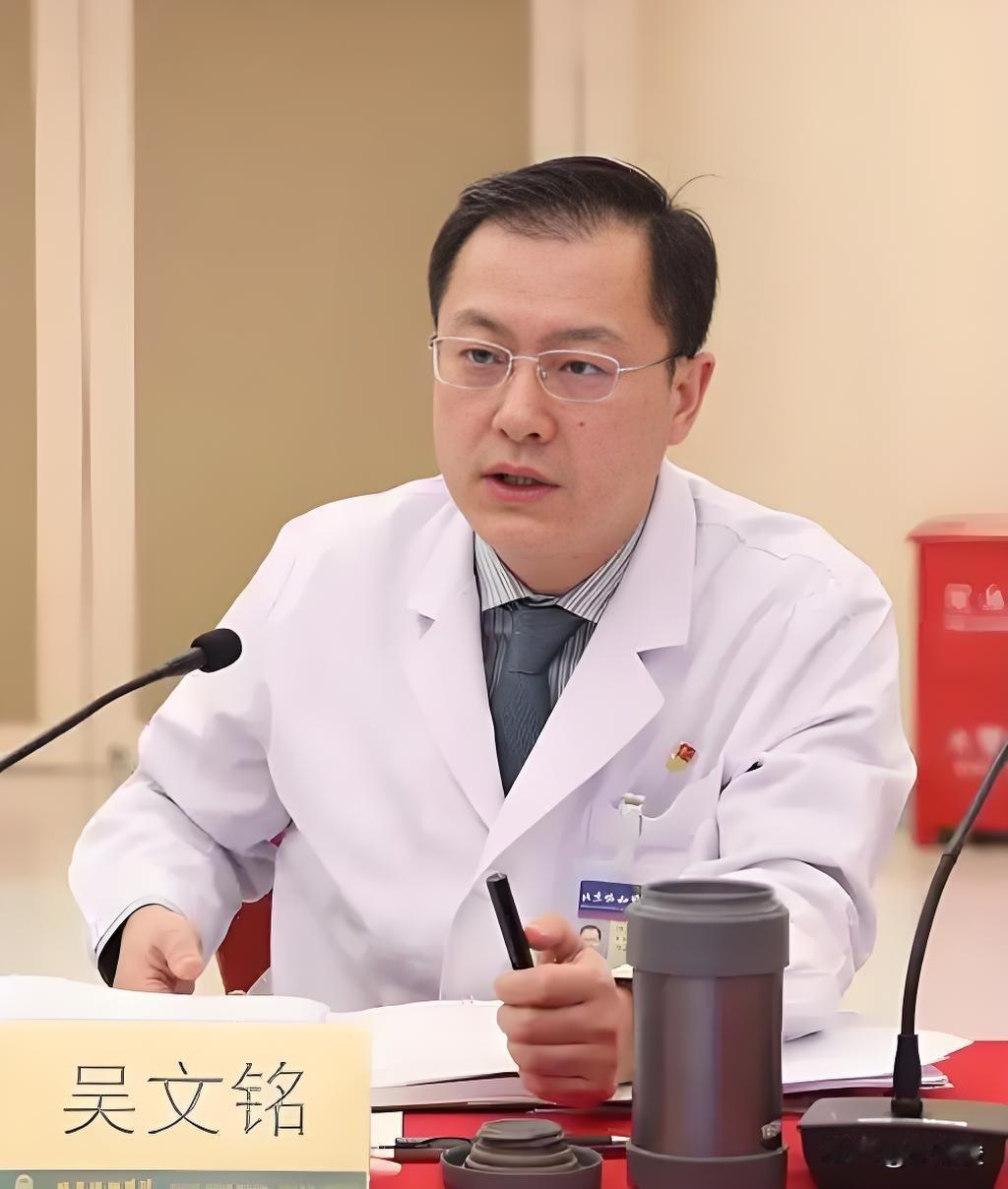 吴文铭教授是我国知名胰腺外科及相关外科领域的顶尖专家，长期从事胰腺肿瘤相关的基础