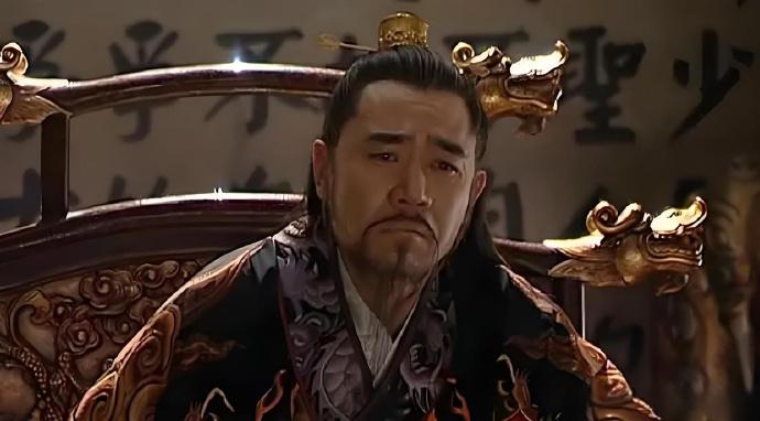 出生才两个月的皇长子朱载基嘴唇发黑，断断续续的有气泡从嘴里溢出，道士陶仲文在一旁