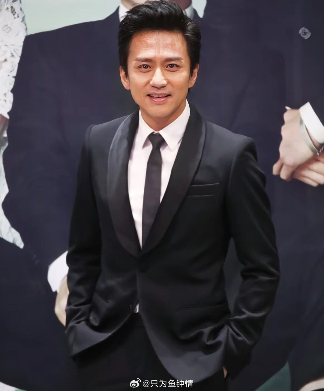 孙俪获得视后邓超居然没有第一个出来祝贺孙俪而是他一听说孙俪夸他：他直接放下手机，