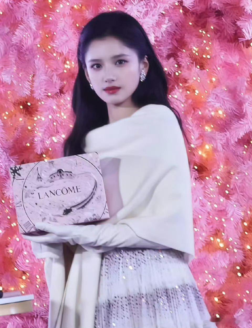 谁还记得张婧仪在小点燃时期的爱称就是公主好多候爱上她的公主👸🏻