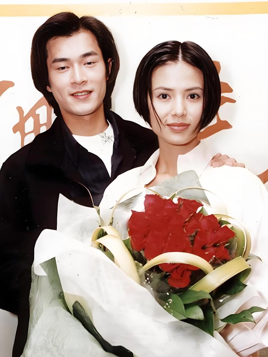 一、自卑谷底：少年入狱，抬不起头-出身普通、内向自卑：1970年生于香港