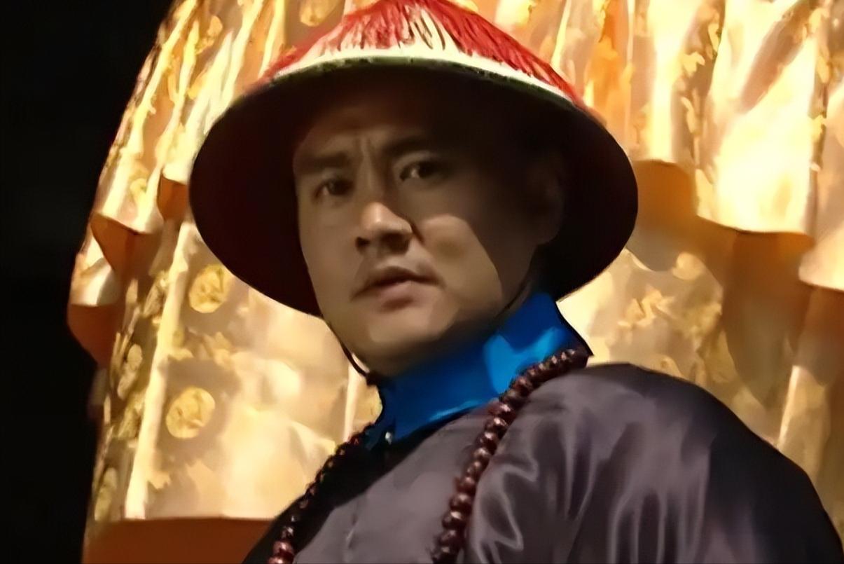 大清三百年，但凡有点权力欲的王爷，最终下场十有八九是圈禁赐死。唯独这个十三阿