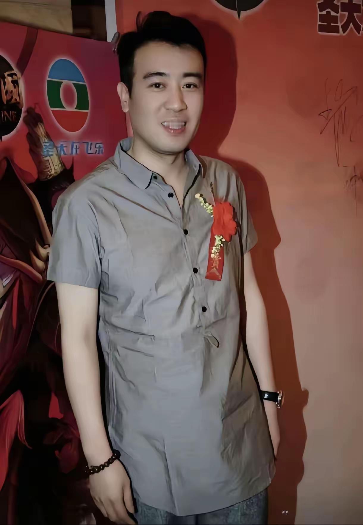 年轻的时候还是很哇塞的哟。男人味十足！