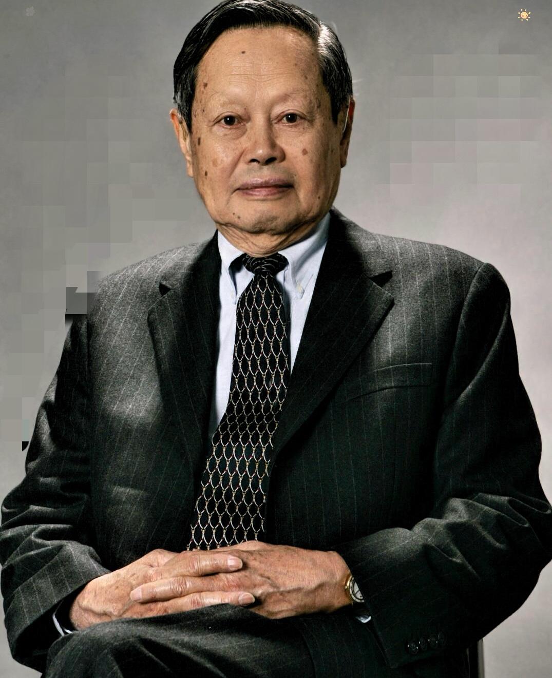 杨振宁快100岁的时候，别人问他长寿秘诀。他一句话，就把所有养生大师的脸都给