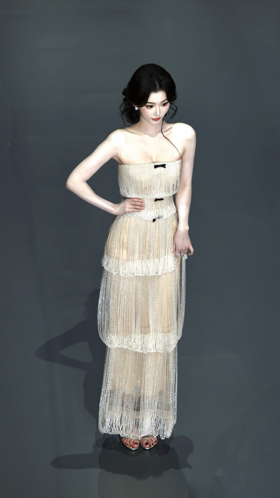 美貌果然是第一生产力！！！孔雪儿这两张图🫘上百万赞了…