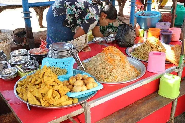 广东中山，男子将车停在食杂店门前，老板多次致电要求挪车，男子态度强硬，以店家占道