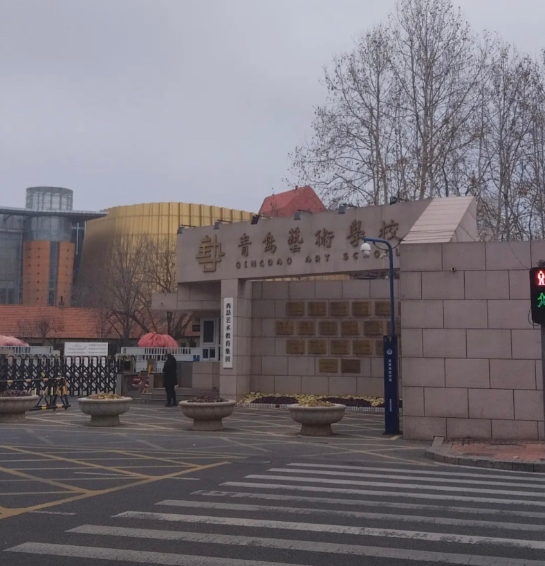 朱媛媛不仅仅戏演得好，人品高贵，还有一手俊秀的小字。不能要求她像书法家那样写