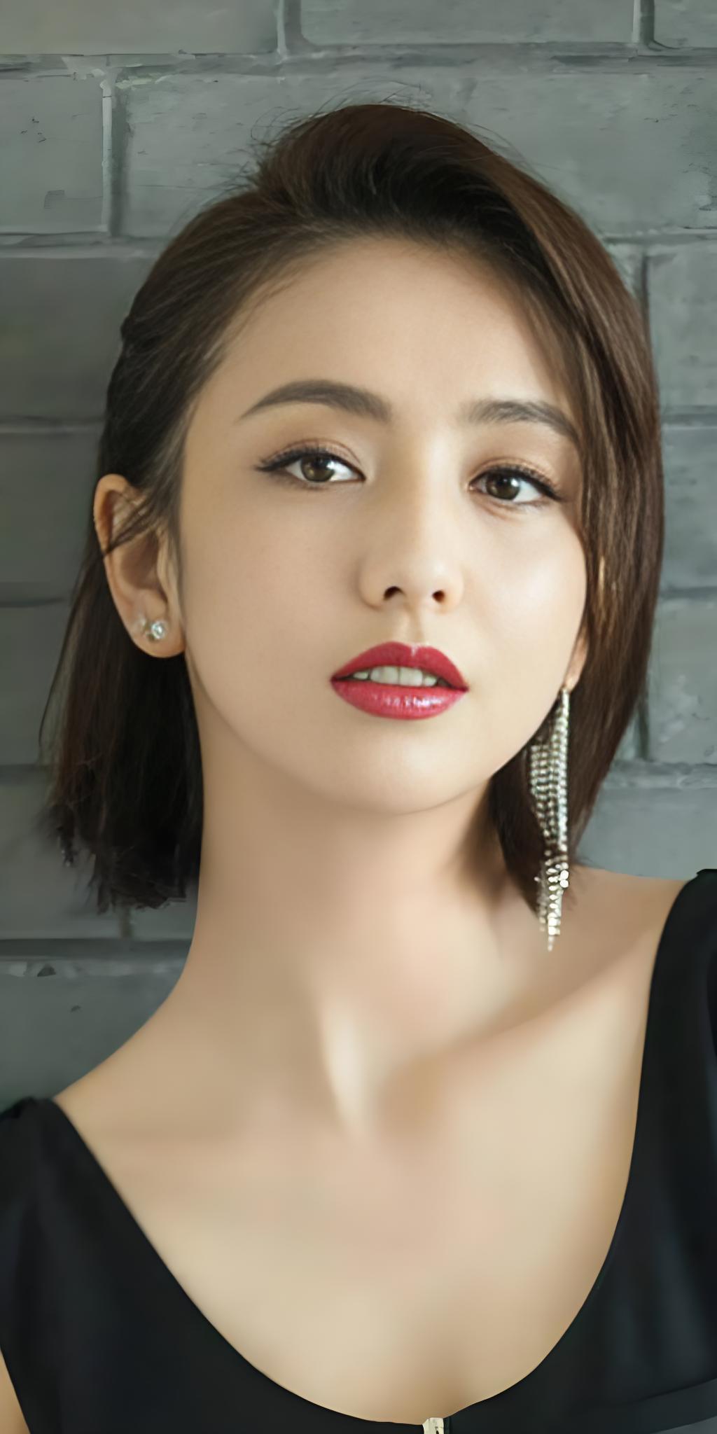 佟丽娅，凭什么离婚后反而活成了人人羡慕的样子？她来自新疆，6岁学舞，12岁离